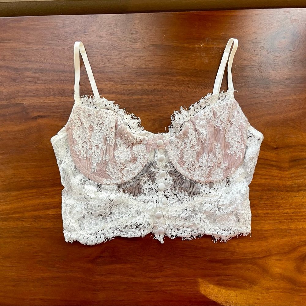 White Fox Boutique: Sz S, White Lace Bustier Crop